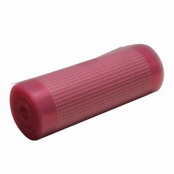 Un rollo de material plástico de 5 pulgadas por 12 pies para re